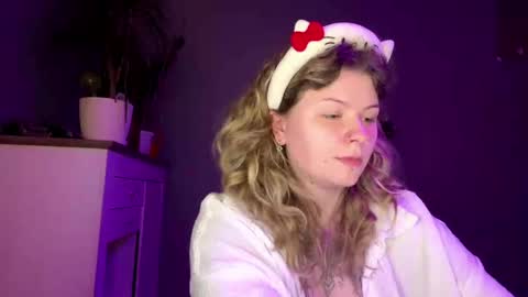 Snapshot of alinahotgirl chatting on 05-23-26, 09:19 Alina online show from 05-23-26, 09:19