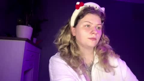 Snapshot of alinahotgirl chatting on 06-08-26, 09:59 Alina online show from 06-08-26, 09:59