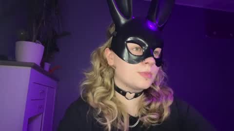 Snapshot of alinahotgirl chatting on 06-11-26, 09:46 Alina online show from 06-11-26, 09:46
