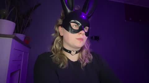 Snapshot of alinahotgirl chatting on 06-17-26, 09:27 Alina online show from 06-17-26, 09:27