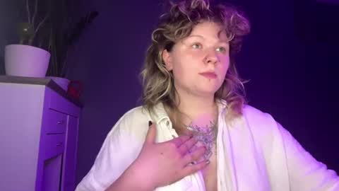 Snapshot of alinahotgirl chatting on 07-11-26, 09:27 Alina online show from 07-11-26, 09:27