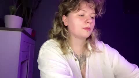 Snapshot of alinahotgirl chatting on 07-14-26, 10:48 Alina online show from 07-14-26, 10:48