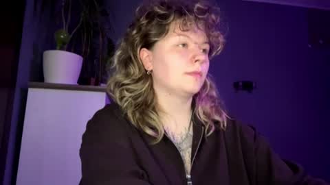 Snapshot of alinahotgirl chatting on 07-22-26, 11:29 Alina online show from 07-22-26, 11:29