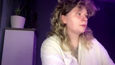 Snapshot of alinahotgirl chatting on 07-26-26, 11:33 Alina online show from 07-26-26, 11:33
