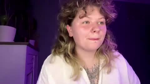 Snapshot of alinahotgirl chatting on 07-29-26, 11:25 Alina online show from 07-29-26, 11:25