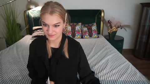 Snapshot of alinalemon chatting on 05-27-26, 06:21 Alina online show from 05-27-26, 06:21
