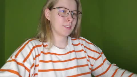 Snapshot of alinasei chatting on 05-17-26, 12:45 alinasei online show from 05-17-26, 12:45