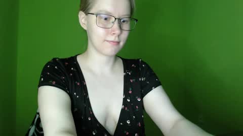 Snapshot of alinasei chatting on 05-19-26, 12:55 alinasei online show from 05-19-26, 12:55