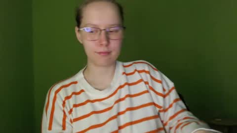 Snapshot of alinasei chatting on 05-27-26, 01:08 alinasei online show from 05-27-26, 01:08