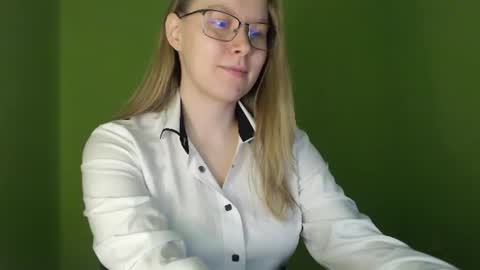 Snapshot of alinasei chatting on 06-13-26, 12:14 alinasei online show from 06-13-26, 12:14