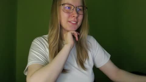 Snapshot of alinasei chatting on 06-14-26, 06:04 alinasei online show from 06-14-26, 06:04