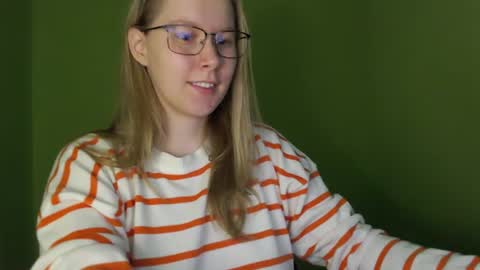 Snapshot of alinasei chatting on 06-19-26, 06:07 alinasei online show from 06-19-26, 06:07