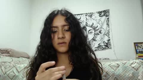 Snapshot of alinawoolf_ chatting on 12-25-24, 04:33 Ali online show from 12-25-24, 04:33