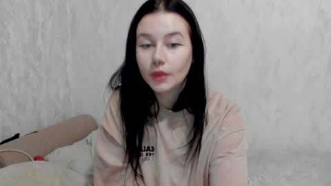 Snapshot of alinegreeeen chatting on 12-16-24, 12:16 Aline Greeeen online show from 12-16-24, 12:16