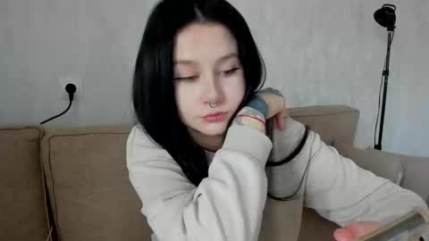 Snapshot of alinegreeeen chatting on 02-13-25, 07:35 Aline Greeeen online show from 02-13-25, 07:35