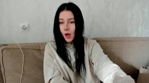Snapshot of alinegreeeen chatting on 02-14-25, 06:23 Aline Greeeen online show from 02-14-25, 06:23