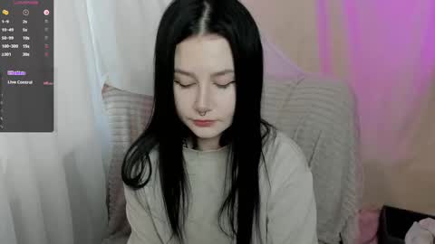 Snapshot of alinegreeeen chatting on 02-18-25, 02:05 Aline Greeeen online show from 02-18-25, 02:05