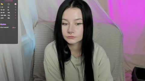 Snapshot of alinegreeeen chatting on 02-18-25, 11:33 Aline Greeeen online show from 02-18-25, 11:33