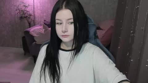 Snapshot of alinegreeeen chatting on 10-08-25, 02:53 Aline Greeeen online show from 10-08-25, 02:53