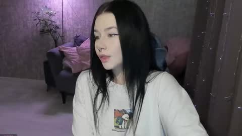 Snapshot of alinegreeeen chatting on 10-17-25, 03:31 Aline Greeeen online show from 10-17-25, 03:31