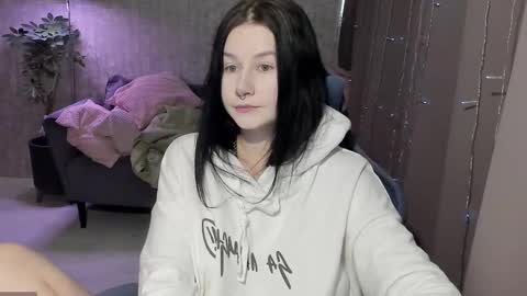 Aline Greeeen online show from 11-25-25, 08:36