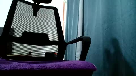 Snapshot of alinslut chatting on 05-20-26, 12:11 alinslut online show from 05-20-26, 12:11