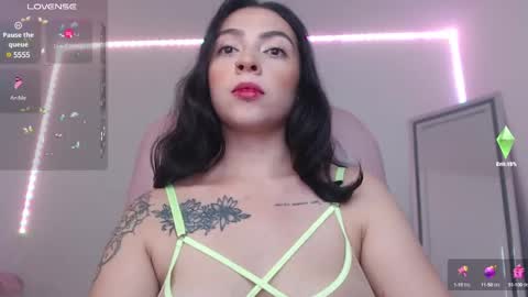 Snapshot of alisa__cain chatting on 01-25-25, 06:23 Alejandra online show from 01-25-25, 06:23