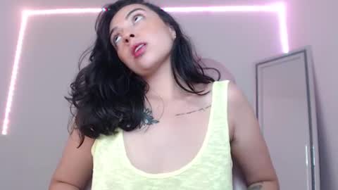 Snapshot of alisa__cain chatting on 02-23-25, 07:22 Alejandra online show from 02-23-25, 07:22