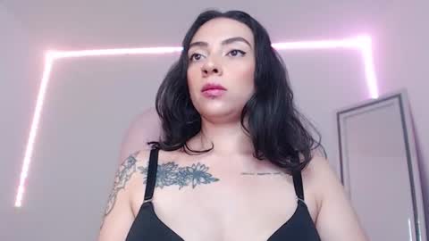 Snapshot of alisa__cain chatting on 02-24-25, 06:05 Alejandra online show from 02-24-25, 06:05