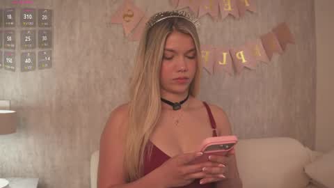 Snapshot of alisa_roldan chatting on 05-23-26, 11:47 online show from 05-23-26, 11:47