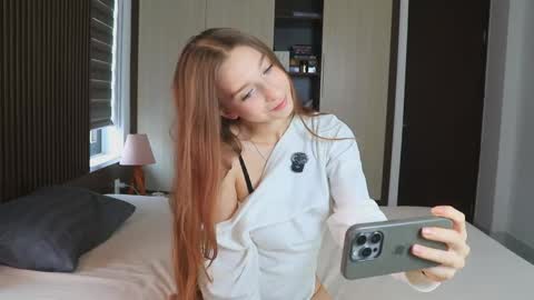 Alice                                   Fansly Alisa01 online show from 05-13-26, 02:42
