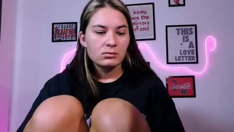Alisa online show from 06-22-26, 01:52