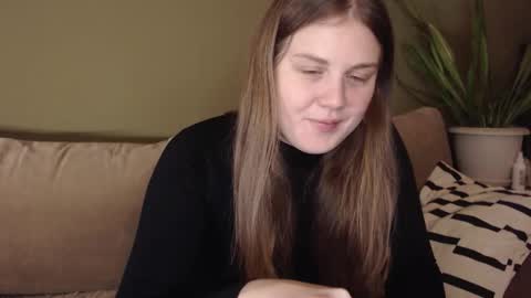 Snapshot of alisaxxxshy chatting on 12-21-25, 09:44 alisaxxxshy online show from 12-21-25, 09:44