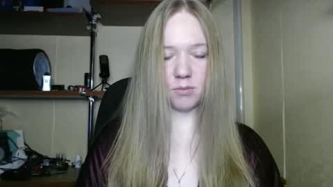 alisha_xi online show from 12-22-25, 06:21