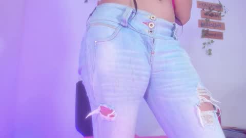 Alisia online show from 11-17-25, 04:18