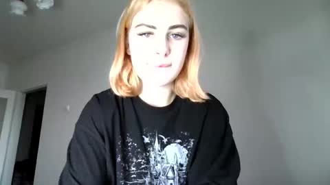 Alisa online show from 09-17-25, 01:35