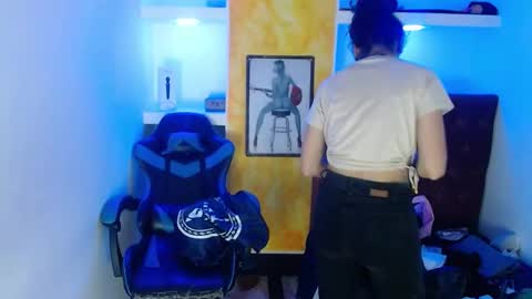 ALISON MOON online show from 09-18-25, 01:46