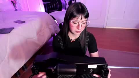 Alison Fishert online show from 10-09-25, 12:47