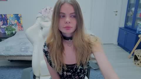 Snapshot of alisontiny chatting on 10-13-25, 06:24 Alison online show from 10-13-25, 06:24