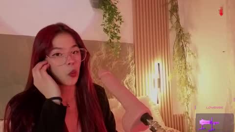 Mia online show from 10-14-25, 02:01