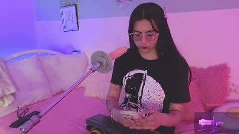 Mia online show from 03-22-26, 08:23