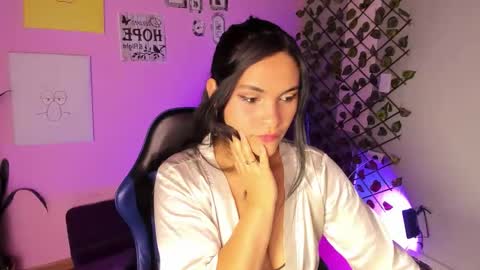 Snapshot of alisson_evans__ chatting on 11-11-25, 11:21 alisson_evans__ online show from 11-11-25, 11:21