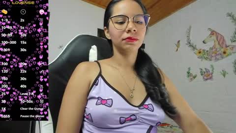 Snapshot of alisson_hoffman05 chatting on 05-13-26, 01:30 Alisson hoffman05 online show from 05-13-26, 01:30