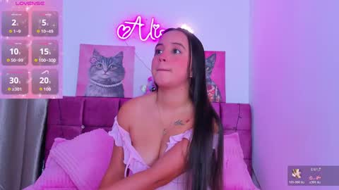 Alisson  online show from 05-12-26, 01:52
