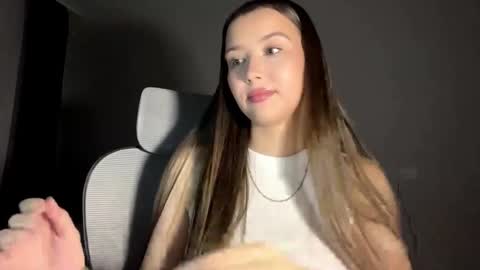 Annie online show from 12-02-25, 12:32