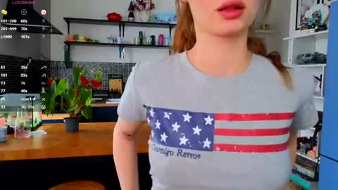 Snapshot of aliviawithlove chatting on 06-16-26, 08:39 Alivia online show from 06-16-26, 08:39