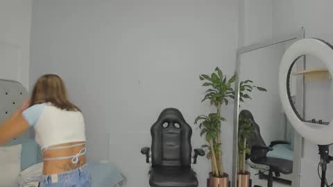 Snapshot of alix_18 chatting on 09-13-25, 11:21 alix_18 online show from 09-13-25, 11:21