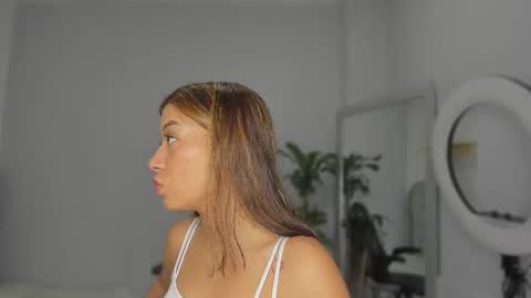 Snapshot of alix_18 chatting on 09-19-25, 11:11 alix_18 online show from 09-19-25, 11:11