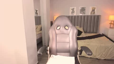 Snapshot of alix_18 chatting on 09-21-25, 11:23 alix_18 online show from 09-21-25, 11:23