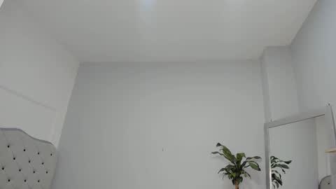 Snapshot of alix_18 chatting on 10-20-25, 11:21 alix_18 online show from 10-20-25, 11:21